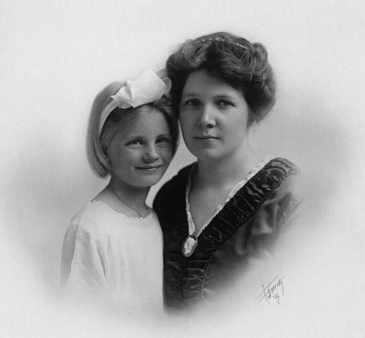 Ли Миллер с матерью, 1914 год