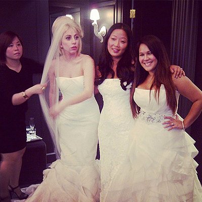 Леди Гага уже примеряла свадебный наряд на свадьбе подруги