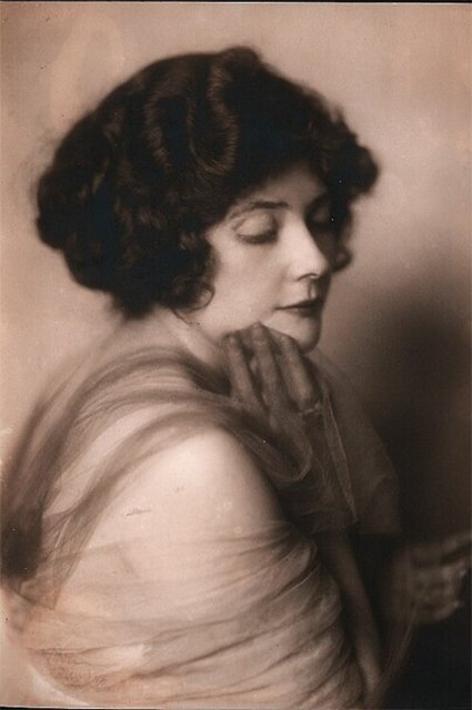 Портрет женщины, 1915 год