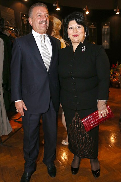 Тельман Исмаилов с супругой во время празднования 80-летия художественного руководителя театра 