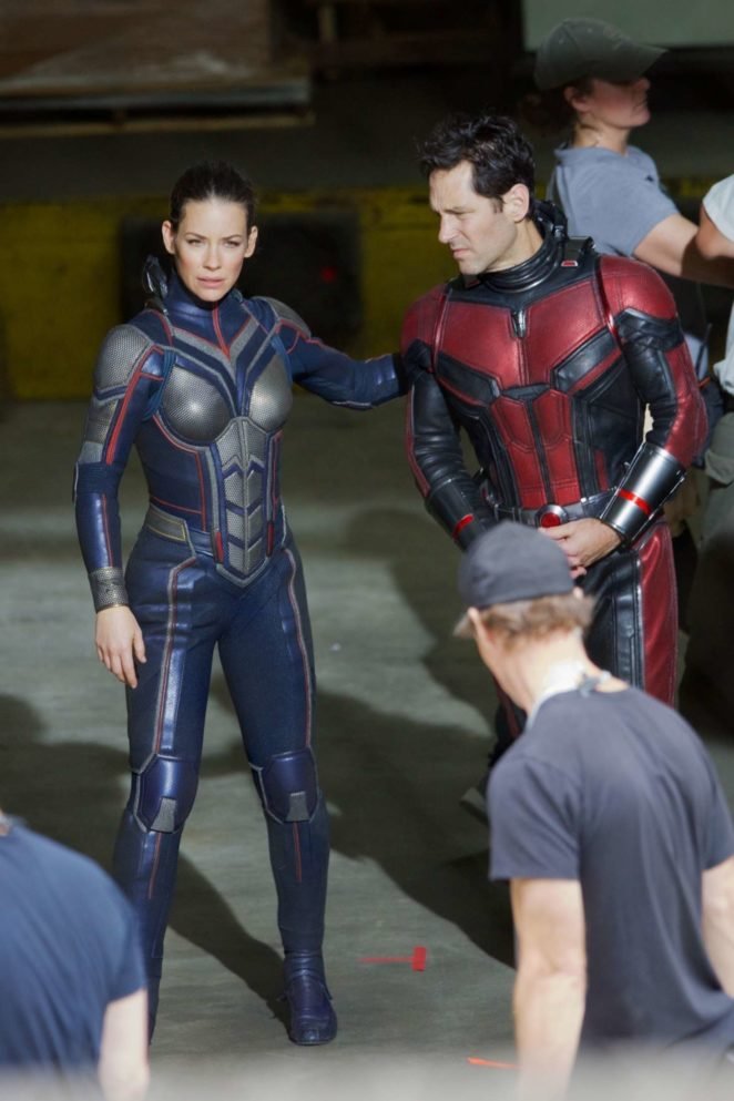 http://www.gotceleb.com/wp-content/uploads/photos/evangeline-lilly/and-paul-rudd-filming-a-scene-for-ant-man-and-the-wasp-in-atlanta/Evangeline-Lilly-and-Paul-Rudd%C2%A0-%C2%A0Filming-a-scene-for-Ant-Man-and-The-Wasp--07-662x993.jpg