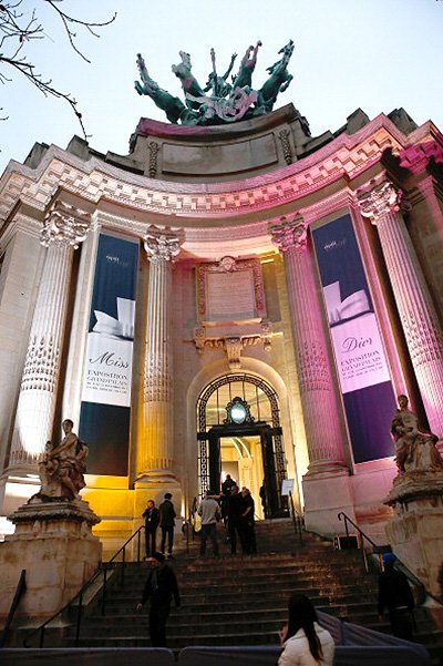 Выставка Miss Dior в Париже