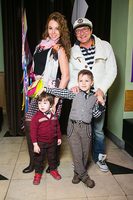 Полина и Дмитрий Дибровы с детьми