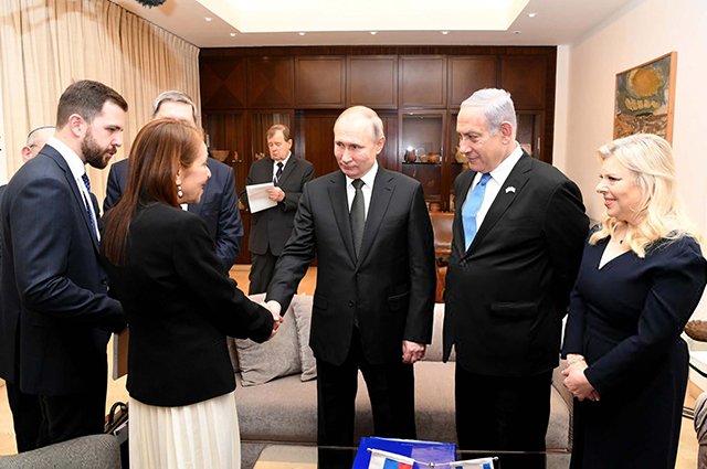 Владимир Путин на встрече с Биньямином Нетаньяху и матерью Наамы Иссахар 