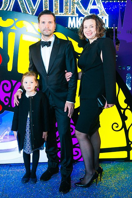 Дмитрий Добронравов с женой Александрой и дочкой Варварой