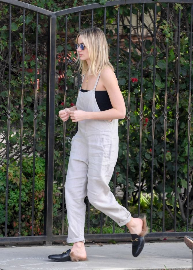 Margot Robbie: Out in Los Angeles -01
