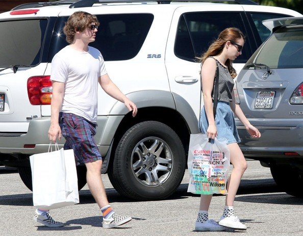Evan Peters - Emma Roberts And Her Boyfriend Shop At Samy's