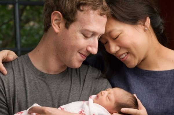 Марк Цукерберг и Присцилла Чан с новорожденной дочерью