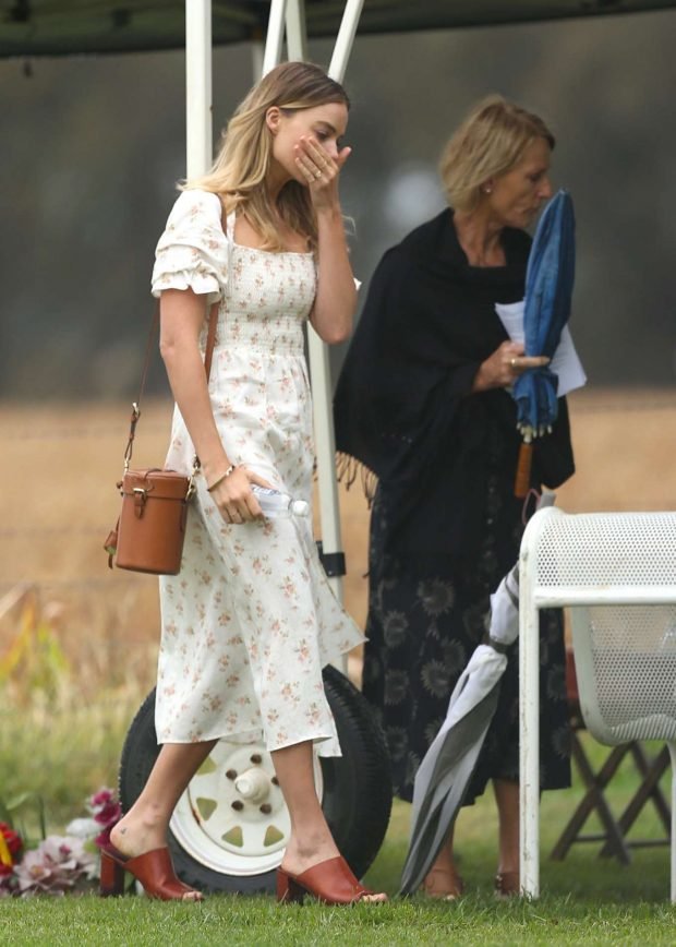 Margot Robbie: Out in Dalby -13