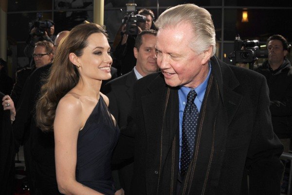 Анджелина Джоли с отцом Джоном Войтом