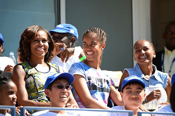 Мишель Обама с дочерьми Малией и Наташей