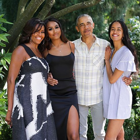 Мишель и Барак Обама с дочерьми Наташей и Малией
