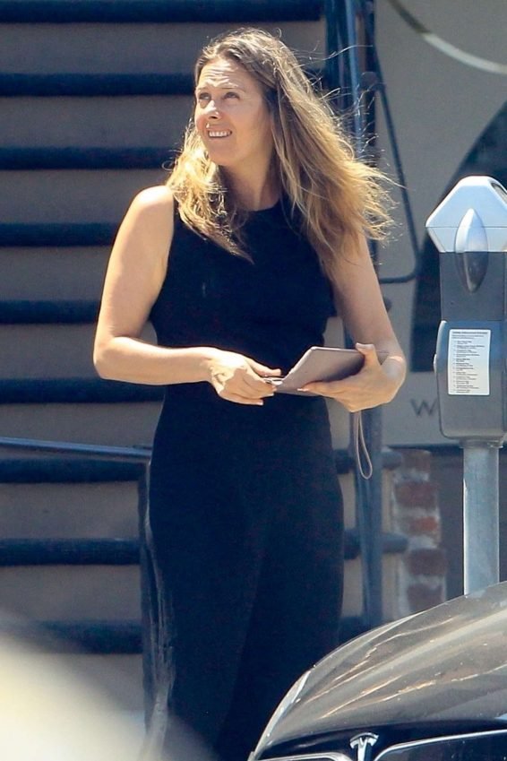 Alicia Silverstone - Feeding the meter in Beverly Hills