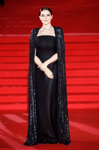 Марина Александрова в платье от и украшениях от Tiffany & Co.