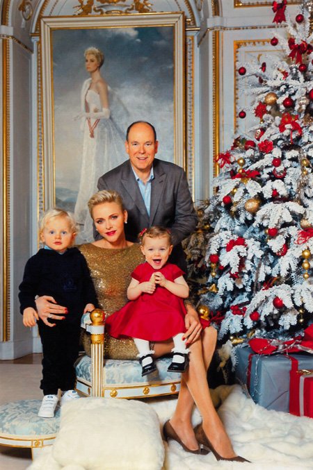 Принц Монако Альбер II и княгиня Шарлен с детьми