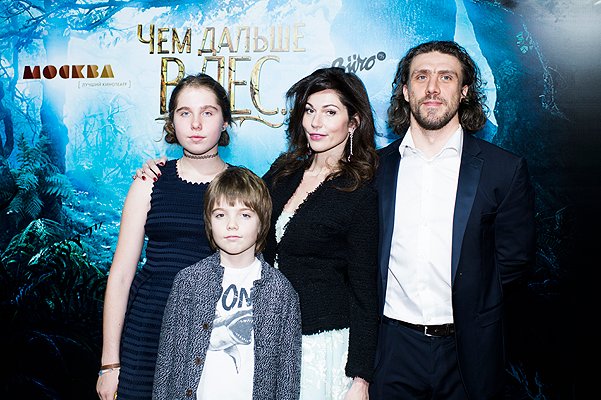 Евгения Линович с мужем и детьми