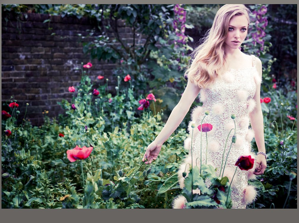 Amanda Seyfried Couture | Vanity Fair