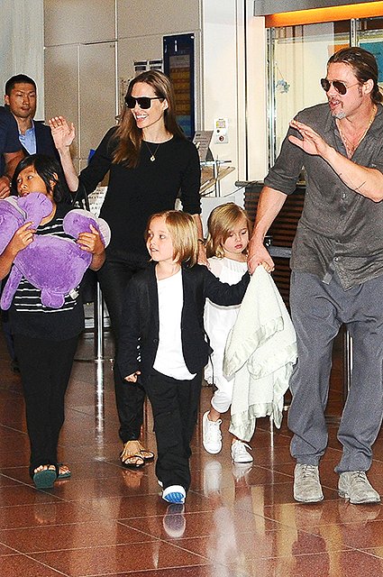 Анджелина Джоли и Брэд Питт с детьми