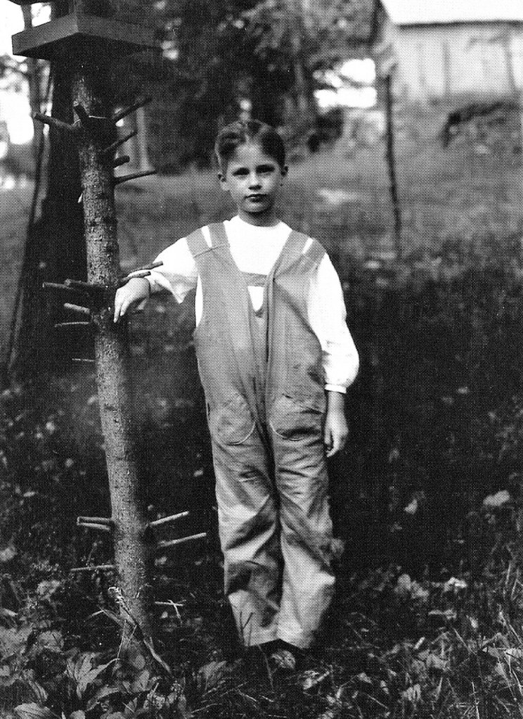Ли Миллер в возрасте 8 лет в объективе своего отца Теодора Миллера, 1915 год