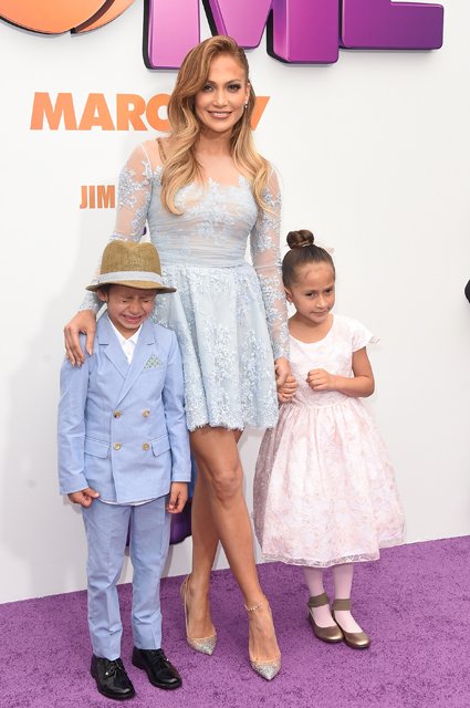 Дженнифер Лопес с сыном Максимилианом и дочерью Эммой