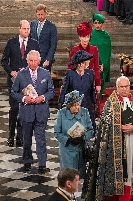 Принц Гарри, Меган Маркл, принц Уильям, Кейт Миддлтон, принц Чарльз и герцогиня Камилла, королева Елизавета II