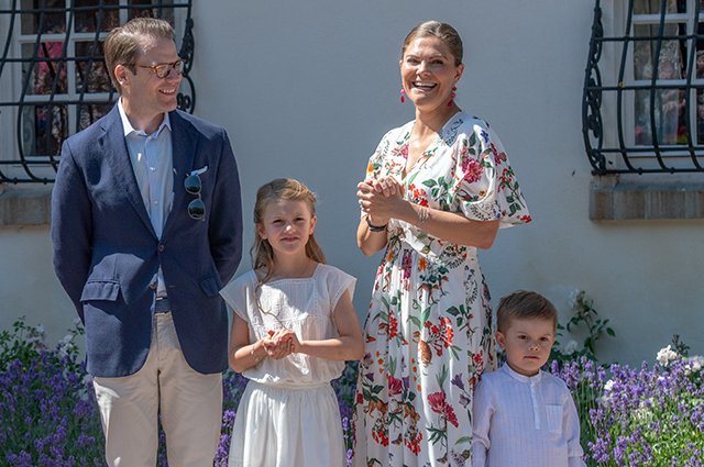 Кронпринцесса Виктория с мужем принцем Дэниелом, дочерью Эстель и сыном Оскаром
