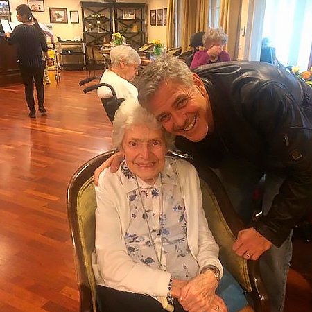 Джордж Клуни со своей 87-летней поклонницей