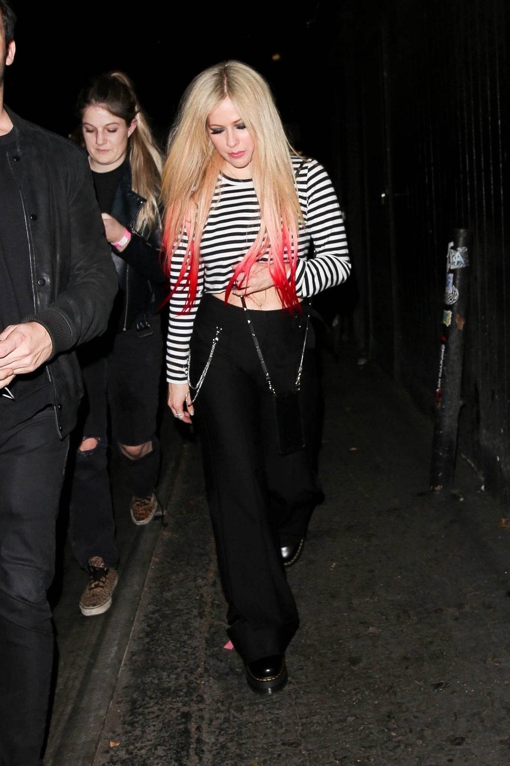Avril Lavigne 2021 : Avril Lavigne – seen leaving The Roxy in Hollywood, California-08