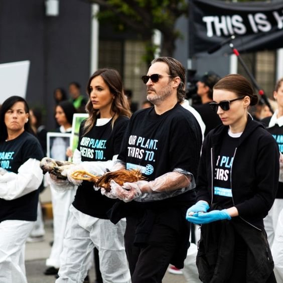 Joaquin Phoenix and Rooney Mara March for Animal Rights #veganlife #plantpowerz #vegan #govegan #ecofriendly #crueltyfree #ethical #superhealthy #health #longevity #healthier #healthylifestyle