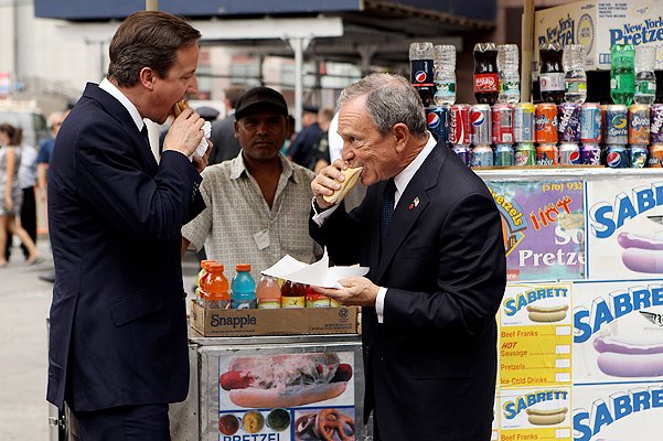 премьер-министр Великобритании Джеймс Кэмерон и мэр Нью-Йорка Майкл Блумберг  