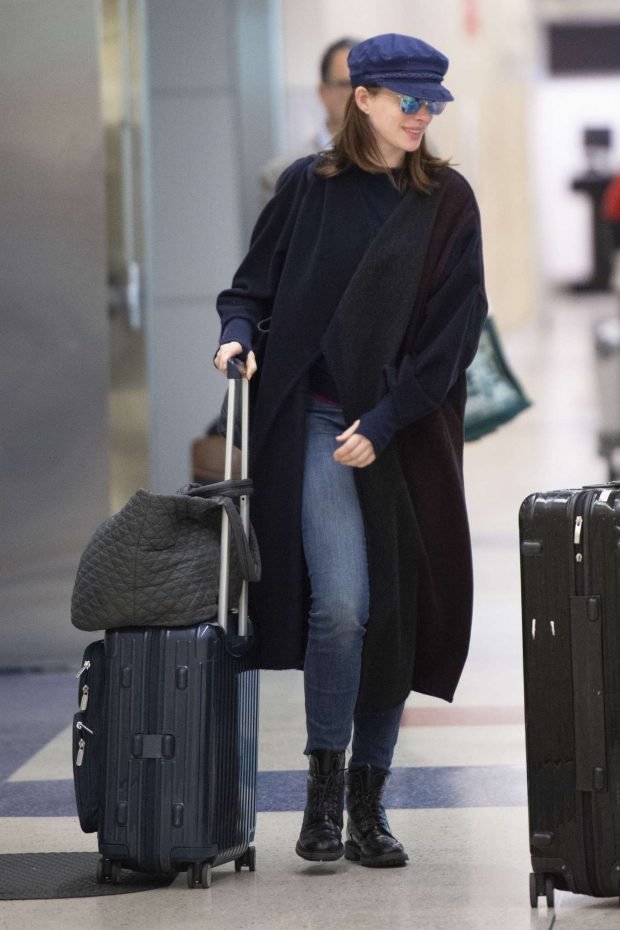 Anne Hathaway: Arrives at JFK Airport-04