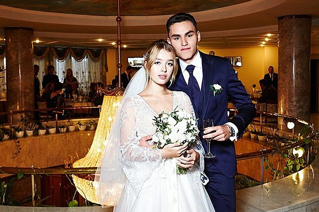 Кирилл Андреев с женой Аделиной