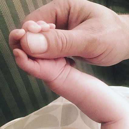 О рождении первенца Джулии Стайлз сообщила в Instagram