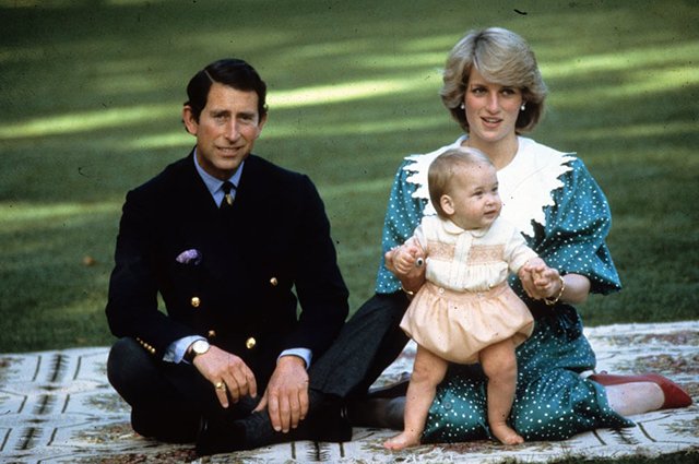 Принц Чарльз и принцесса Диана с сыном Уильямом