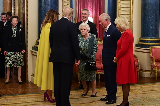 Мелания и Дональд Трамп, королева Елизавета II, принц Чарльз, герцогиня Корнуолльская Камилла и другие
