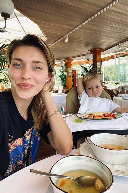 Регина Тодоренко с сыном Мишей 