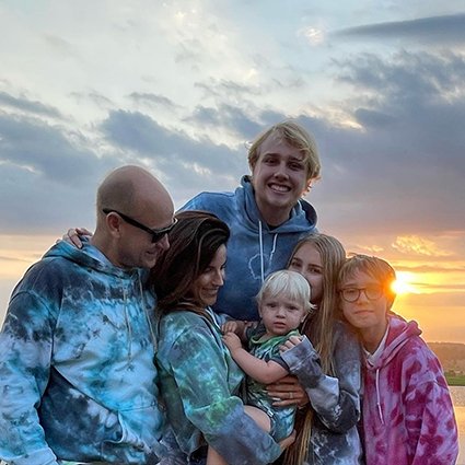 Джастин Портман с сыновьями Лукасом, Лео, Виктором, дочерью Невой и женой Морган Снайдер