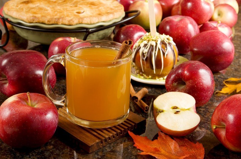 2. Безалкогольный яблочный сидр Попробуйте вкусный семейный напиток, который вмиг наполнит дом волше