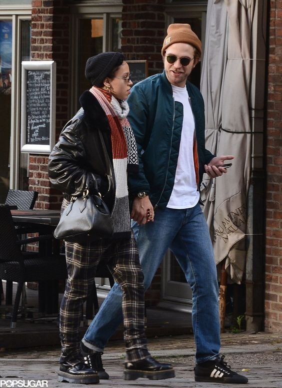 Robert Pattinson and FKA twigs hand holding in Brussels (Oct. 16, 2014). This photo makes me so happy.