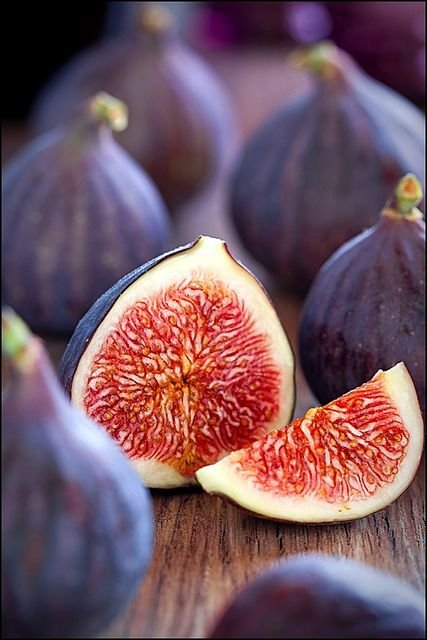 I hope one day my fig tree will grow up to produce beautiful figs that look like these  :-}