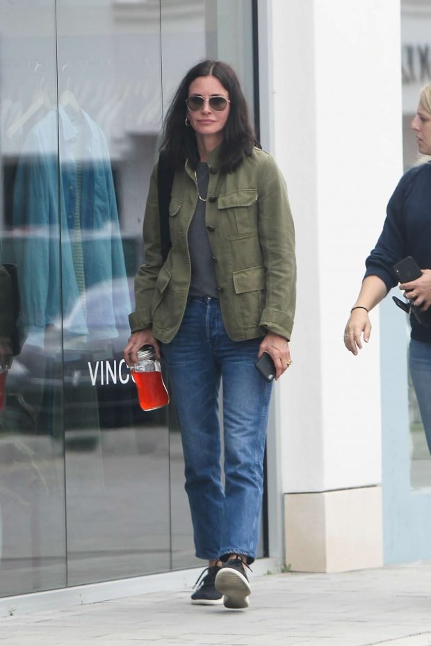 Courtney Cox - Shopping at Whole Foods in Los Angeles