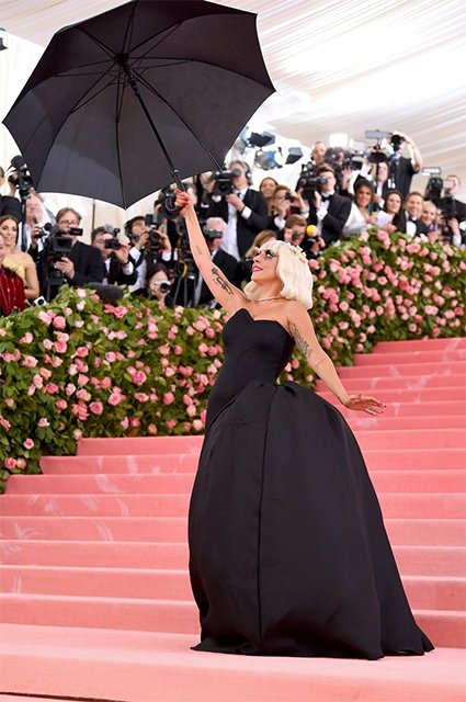 Леди Гага на Met Gala в 2019 году