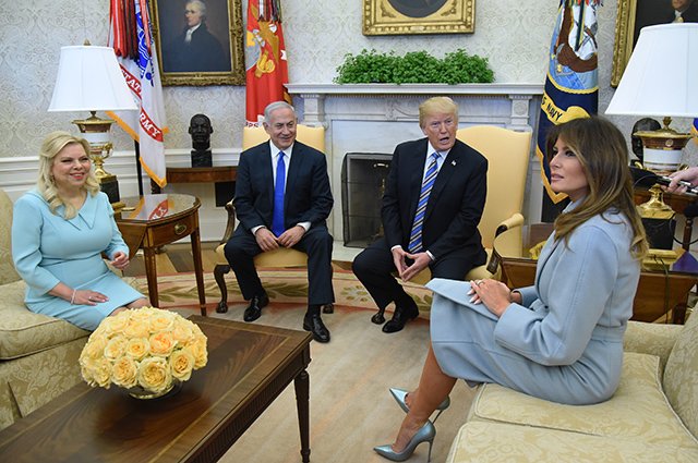 Премьер-министр Израиля Биньямин Нетаньяху с женой Сарой, Дональд и Мелания Трамп