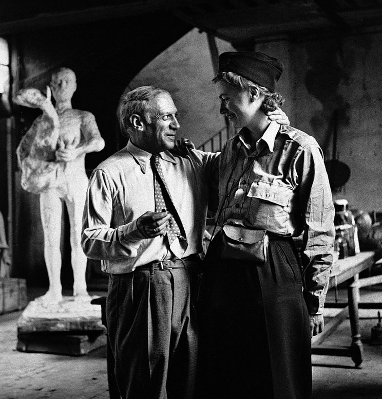 Пабло Пикассо и Ли Миллер в  парижской студии художника/Lee Miller Archives