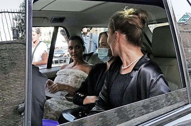 Ким Кардашьян и Кейт Мосс с дочерью Лилой