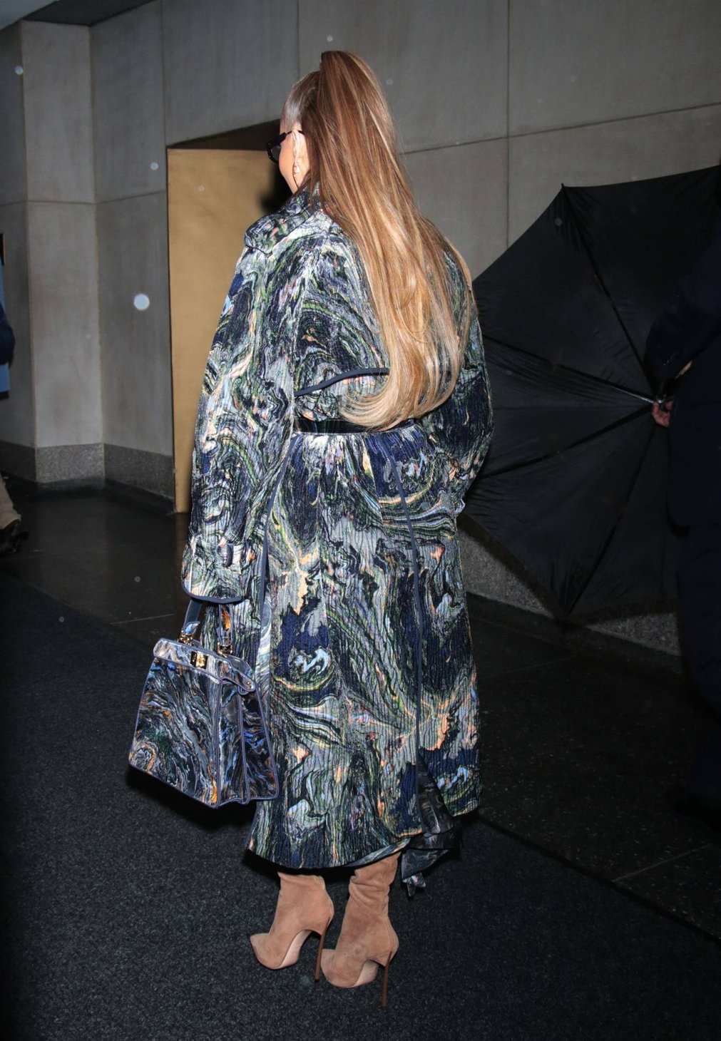 Jennifer Lopez 2022 : Jennifer Lopez – Arriving at the Today Show in New York-25