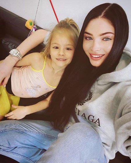 Алена Шишкова с дочерью