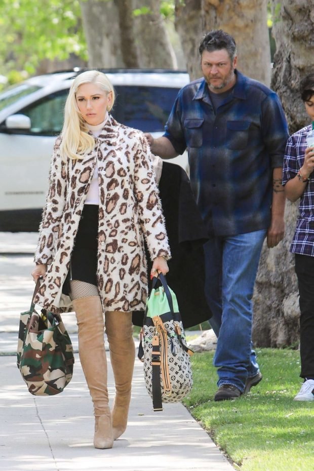 Gwen Stefani: Arrives at her parents house -05