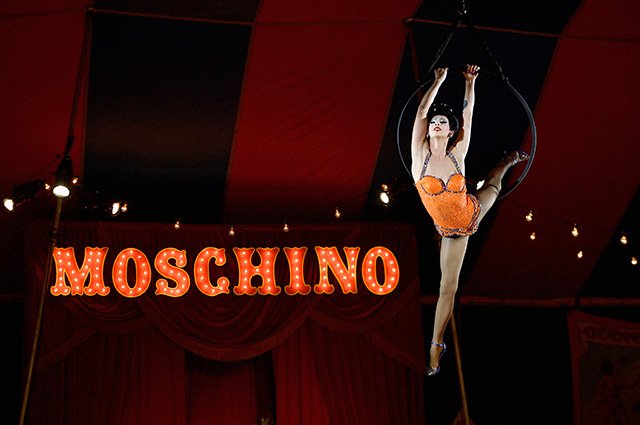 Показ круизной коллекции Moschino 2019