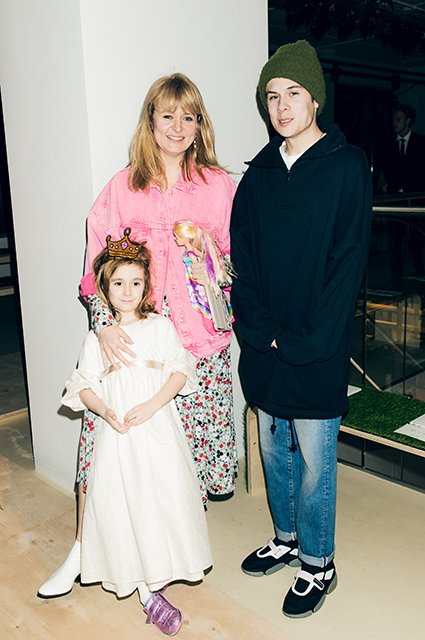 Анна Михалкова с сыном и дочкой